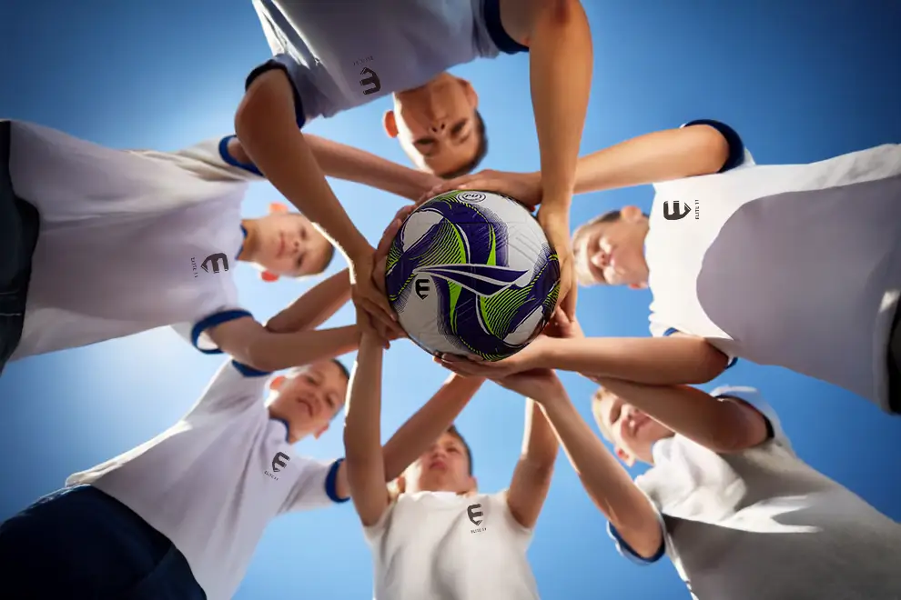 Elite 11 surgiu da vontade de transformar vidas através do futebol, oferecendo aos jovens não apenas a chance de serem vistos por grandes clubes, mas também de aprenderem com profissionais experientes, em um ambiente de disciplina, respeito e paixão pelo esporte.