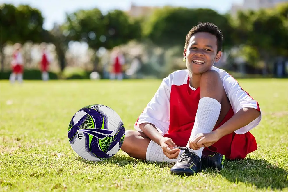 Elite 11 surgiu da vontade de transformar vidas através do futebol, oferecendo aos jovens não apenas a chance de serem vistos por grandes clubes, mas também de aprenderem com profissionais experientes, em um ambiente de disciplina, respeito e paixão pelo esporte.